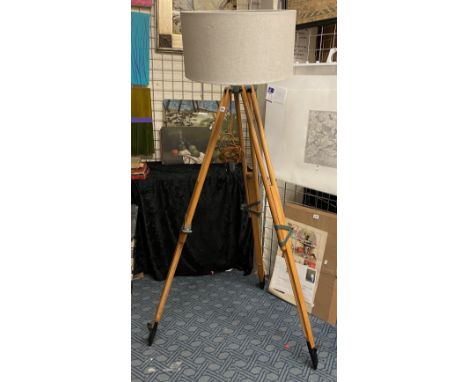RETRO TRIPOD STANDARD LAMP