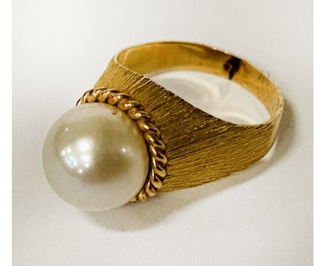 18CT GOLD &amp; PEARL RING - SIZE H - 4.1 GRAMS APPROX