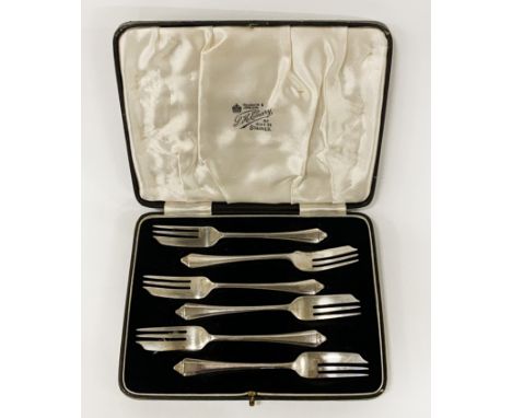 CASED SET OF H/M SILVER CAKE FORKS - 5OZ APPROX