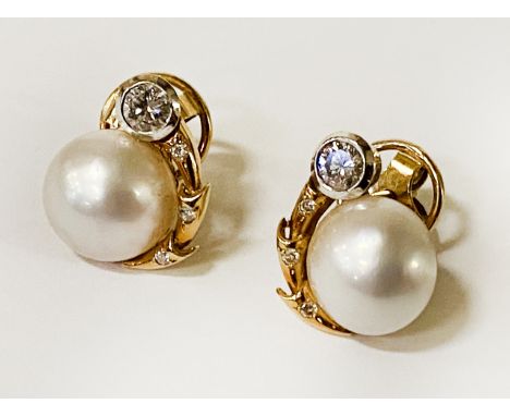 18CT TESTED 0.25 CT DIAMOND &amp; PEARL PAIR OF EARRINGS.