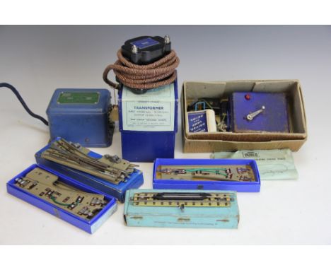 A collection of Hornby Dublo, to include;  Locomotive 'Duchess of Montrose', EDL12, Hornby OO gauge locomotive LMS 6917, Tend