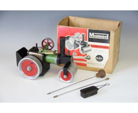 A Mamod live steam SR1 steam roller, in original box with leaflet and two steering extensions 