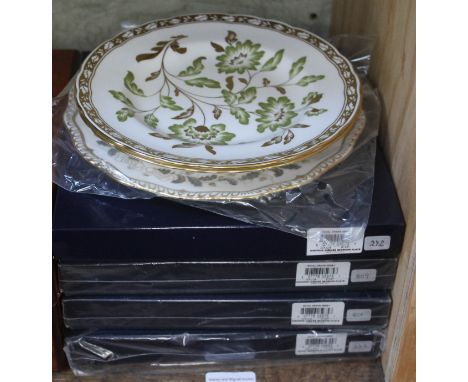 4 boxed Royal Crown Derby plates including 3x Diamond Jubilee Gadroon plates and a Royal Weddind W &amp; C Oct plate, togethe