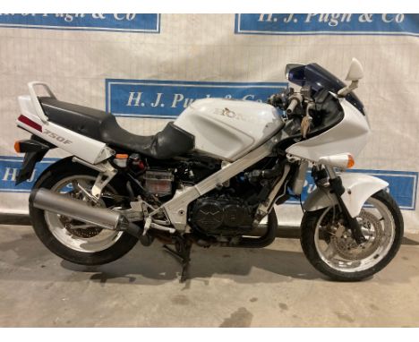 Honda VFR 750 motorcycle. 1987. Runs well, good engine, exhaust and all electronics work. No docs 