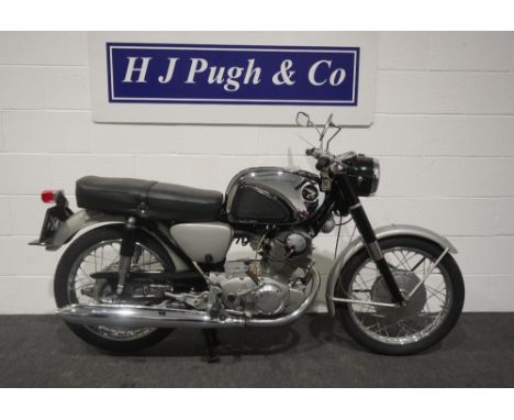 Honda CB72E motorcycle. 250cc. 1964. Good compression. Frame no. 100822 Engine No. 211368. Reg. BNE 526B. V5 and keys 