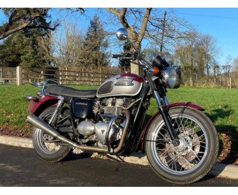 Triumph Bonneville motorcycle. 2001. 790cc. Frame no. SMTTJ900TM2141173. Engine no. 141698. MOT till 16/05/22. Reg. LJ51 UZL.