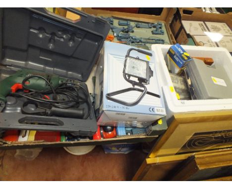 A BOX OF TOOLS ETC TO INCLUDE A CASED BOSCH DRILL AND BOXED LAMP