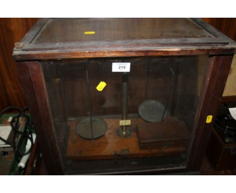 A GLASS CASED SET OF VINTAGE SCALES AND WEIGHTS 