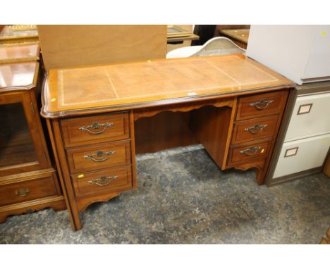 A MODERN LEATHER TOPPED TWIN PEDESTAL DESK W 128 CM
