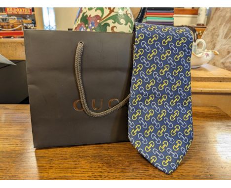 A Gucci Luxury Silk Tie w/ Gucci Gift Bag