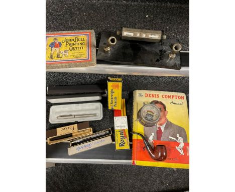 Various Gentlemen's Ephemera inc a Vintage Desk Calendar &amp; Pens etc