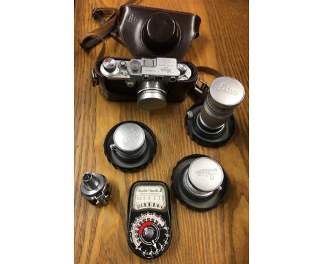 VINTAGE LEICA CAMERA NR662544 WITH CASE AND LENSES