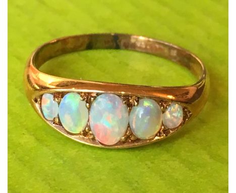 I8CT GOLD FIVE STONE OPAL RING SIZE P 3.8G APPROX