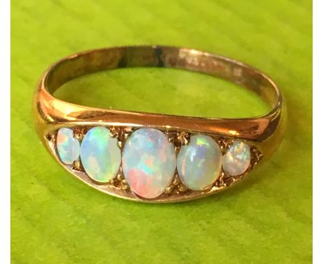 I8CT GOLD FIVE STONE OPAL RING SIZE P 3.8G APPROX