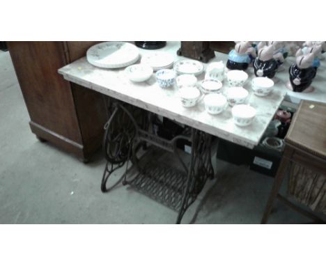 A quantity of Minton 'Spring Valley' dinner plates and various other teacups and saucers