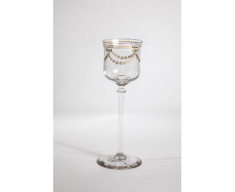Weinglas Theresienthaler Krystallglasfabrik, um 1905 Farbloses Glas, mit Gold und buntem Opakemail. Vierfach rapportierender 