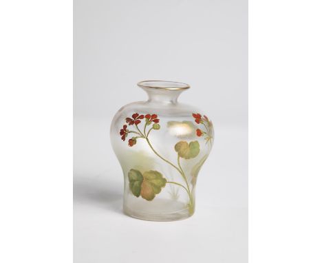 Kleine Vase Fritz Heckert, Petersdorf, um 1900 Farbloses Glas mit polychromem Opakemaildekor: Blueten mit Blattwerk in zweifa