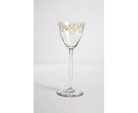 Weinglas ''Dekor 1907'' Theresienthaler Krystallglasfabrik, um 1907 Farbloses Glas. Kuppa mit geometrischem Liniendekor in Po