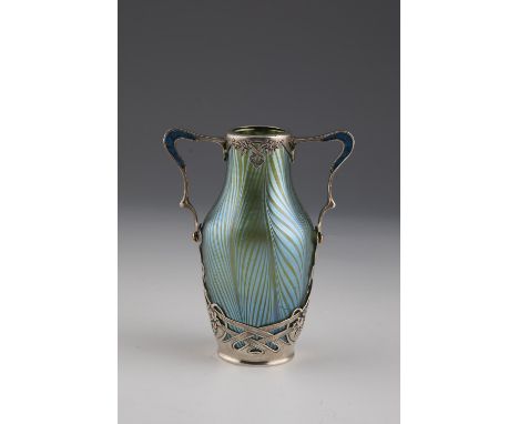 Vase ''creta Phaenomen Gre 7501'' mit Silbermontage Loetz Wwe., Klostermuehle, um 1900 Farbloses, gruen unterfangenes Glas mi