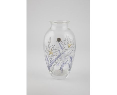 Vase Zwiesel, 20.Jh. Farbloses Glas mit umlaufendem Umdruckdekor: polychrome Lilien. H. 20 cm.