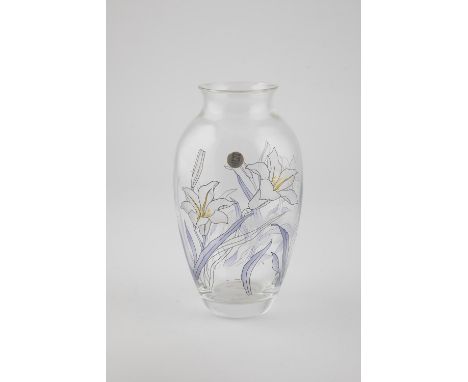 Vase Zwiesel, 20.Jh. Farbloses Glas mit umlaufendem Umdruckdekor: polychrome Lilien. H. 20 cm.