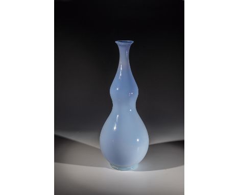 Grosse Vase ''incamiciato'' Aureliano Toso (zugeschr.), Murano, 50er/60er Jahre Farbloses Glas, mit hellblauem Opal unterfang