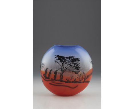 Vase ''Serengeti'' Ulrich Precht, 2008 Farbloses Glas mit Teilunterfaengen in Blau, Weiss und Rot. Zwischen den Schichten uml