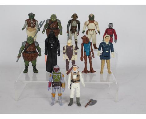 Star Wars - A lot of 12 vintage Star wars figures from the original trilogy era. Figures have had signs of light play & range