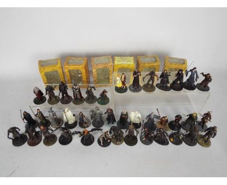 Eaglemoss - Lord Of The Rings - A group of 40 x unboxed figures including Saruman, Boromir, Twilight Wraith and similar. Lot 