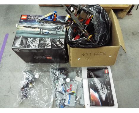Lego - Star Wars - 75252 - Ultimate collector series Imperial Star Destroyer. Box is in good condition with large instruction