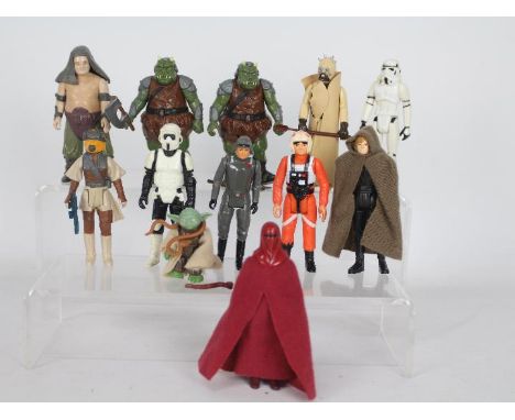 Star Wars - A troop of 12 mixed vintage Star Wars figures from spanning the original trilogy. Contains fan favourite figures 