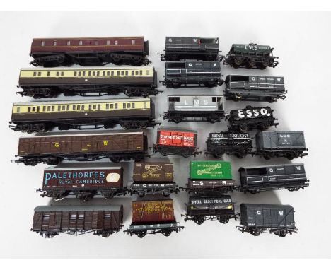 Hornby, Bachmann, Dapol, Wrenn, Airfix, Other - An unboxed group of 20 OO gauge passenger and freight rolling stock. Lot incl