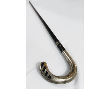 A continental walking stick with hardwood shaft and silver-cased handle, circa 1900, 86cm.
