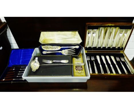 A selection of cased Epns flatwares to include fish servers, butter knives etc, together with a ladle, (a lot) 