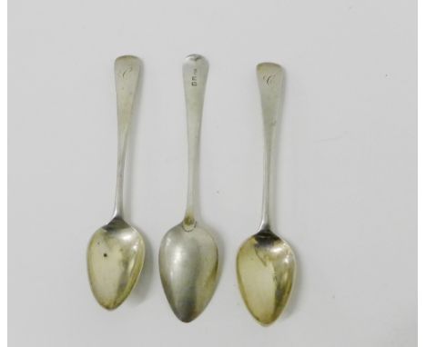 Three Georgian Scottish provincial silver fiddle pattern teaspoons, makers marks for William Constable, Dundee, (3) 