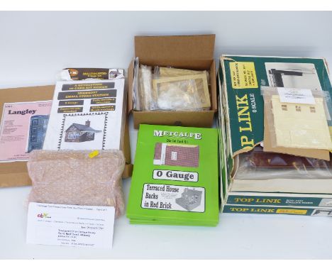 Eleven 0 gauge building kits including Metcalfe card examples, N.M.B GWR signal box, top link engine shed and bridges