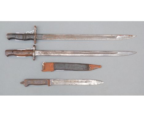 British P13 bayonet, inspector's mark to ricasso A6 over A, together with a British 1907 bayonet blade length 43cm and a smal