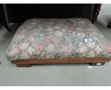 A vintage folding footstool40CM W X 50CM L X 10CMFINE CONDITION 