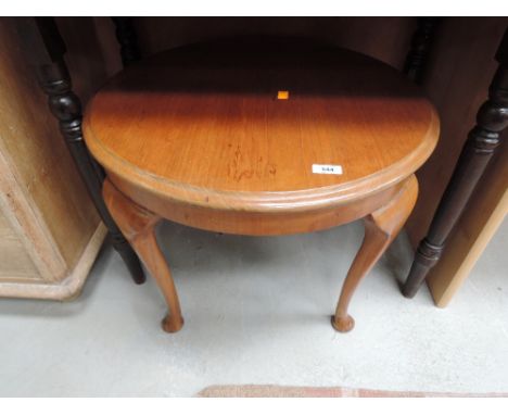 An early 20th Century light mahogany occasional table