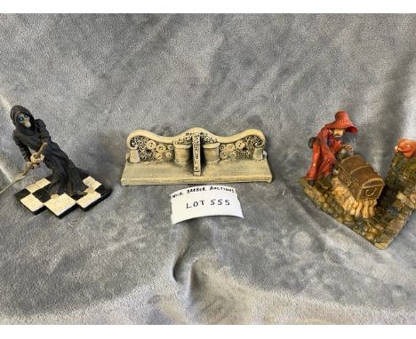 Collectables : Clarecraft Discworld - DW93 Death Duelling, DW41 Rincewind Luggage and Cat Bookend, Seamstresses Guild Wall Sh