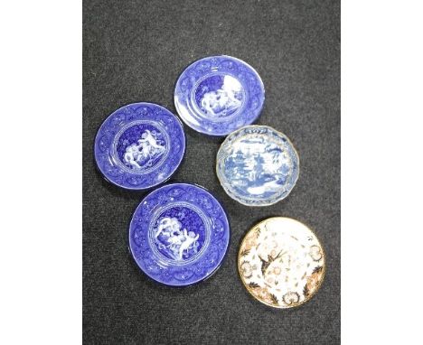 An 18th century Caughley blue and white bowl with scalloped edge, together with a Royal Crown Derby King's Pattern plate and 
