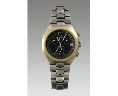 {Omega-Seamaster-Herrenarmbanduhr, sog. Chronometer.} Stahlgehäuse mit Goldeinlagen. Schwarzes Zifferblatt mit Minuten- und S