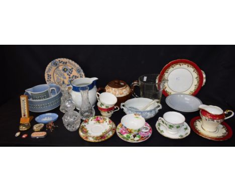 Ceramics and Glass - an Aynsley 8154 pattern Burgundy and gilt part tea set, including milk jug, cups, saucers, side plates, 