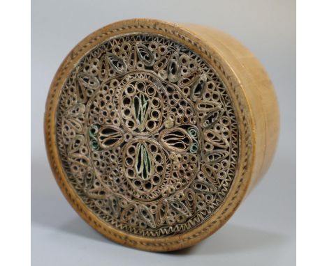 19th century satinwood quill snuff box of circular form. (B.P. 21% + VAT)Lid lifts on and off.  Lid base incomplete with loss