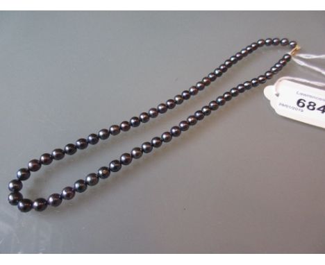 Uniform grey pearl necklace with 10ct yellow gold clasp