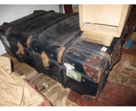 Early 20th Century blue leather cornered travel trunk with various Southern Railway labels and an oak four shelf open wall br