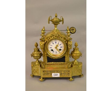 Gilt brass two train mantel clock (1860 / 1870), the white dial signed S. Worms, Paris, surmounted by a classical urn with a 