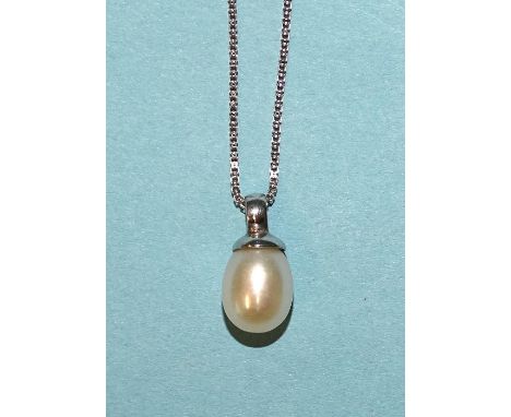 A cultured pearl pendant with 18ct white gold mount and box-link chain, drop 15mm long, chain 51.5cm, 4g. 