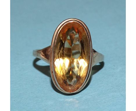 An unmarked gold ring set citrine, size K, 4.4g. 