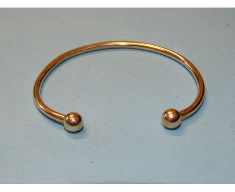 A 9ct gold torque bangle, 18g. 